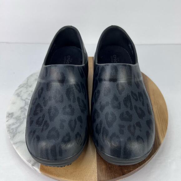 Crocs Women's Black/ Leopard Neria Pro II Graphic Clogs Slip Resistant 7 - Picture 1 of 10